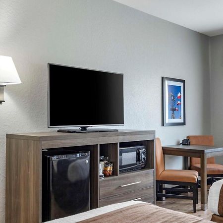 Best Western PLUS Victoria Inn&Suites Exterior foto