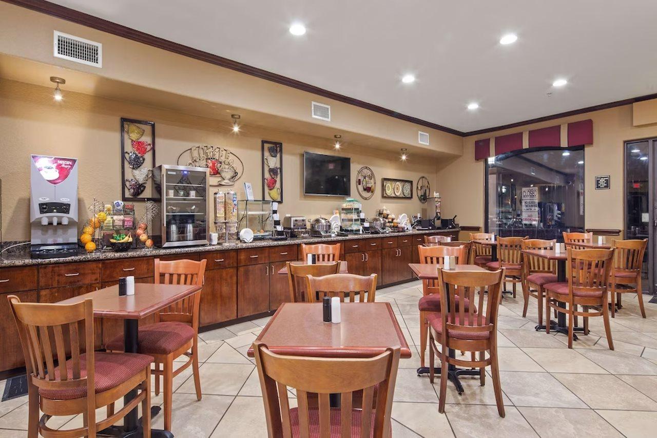 Best Western PLUS Victoria Inn&Suites Exterior foto