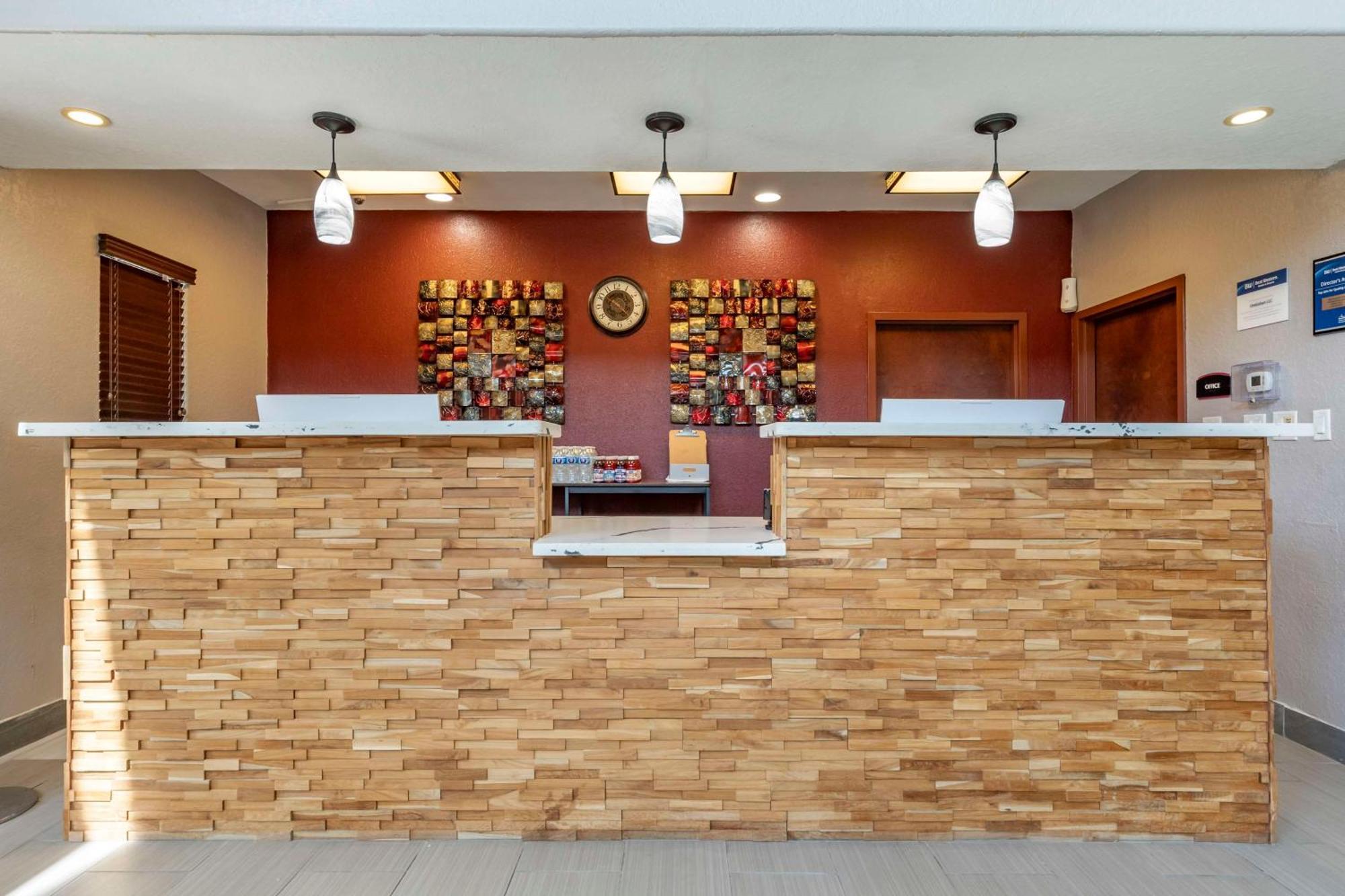 Best Western PLUS Victoria Inn&Suites Exterior foto