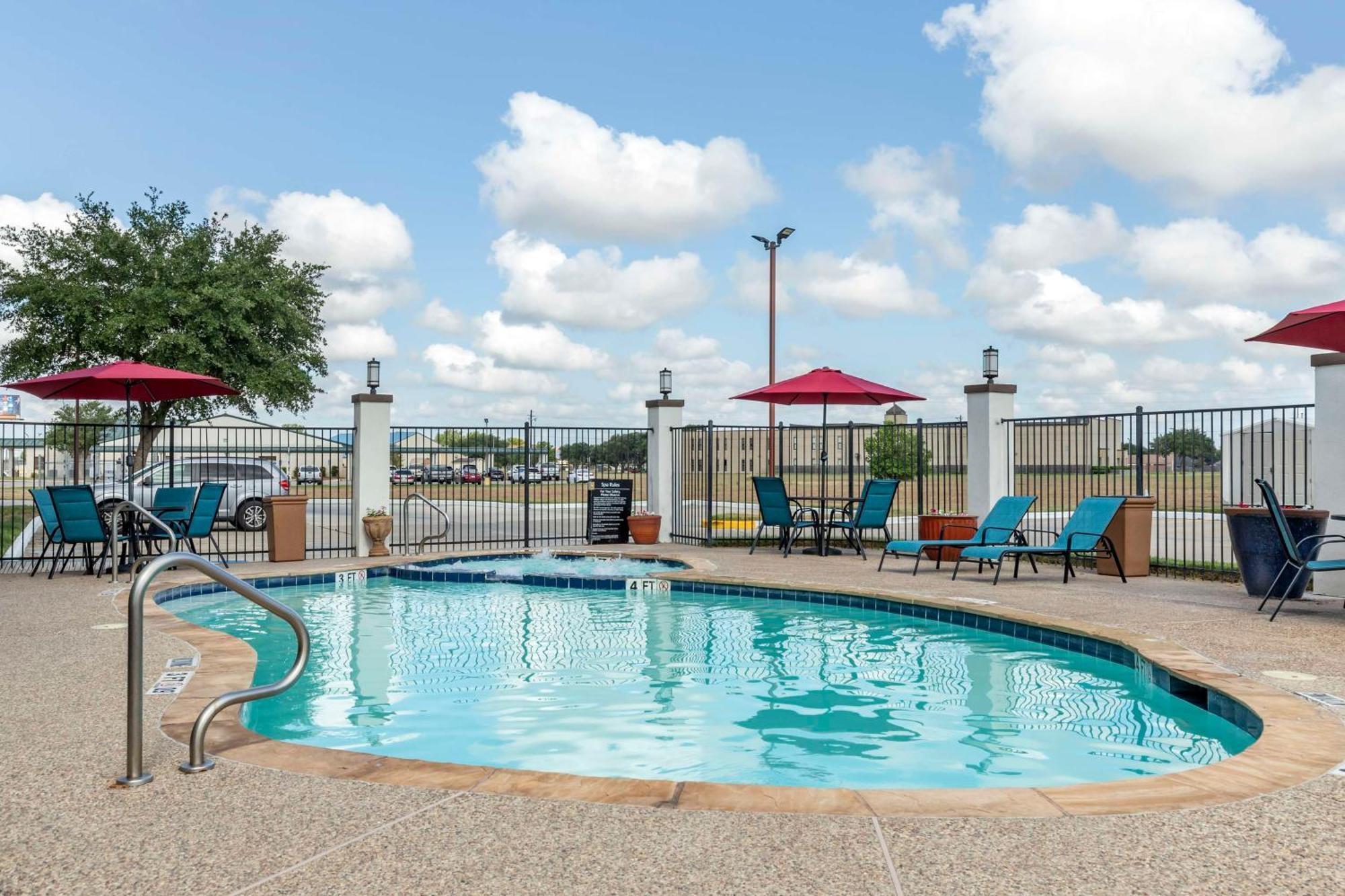 Best Western PLUS Victoria Inn&Suites Exterior foto